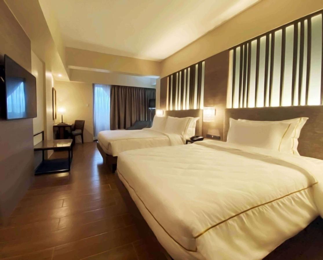 The Aurora Subic Hotel Managed By Hii Olongapo Eksteriør billede